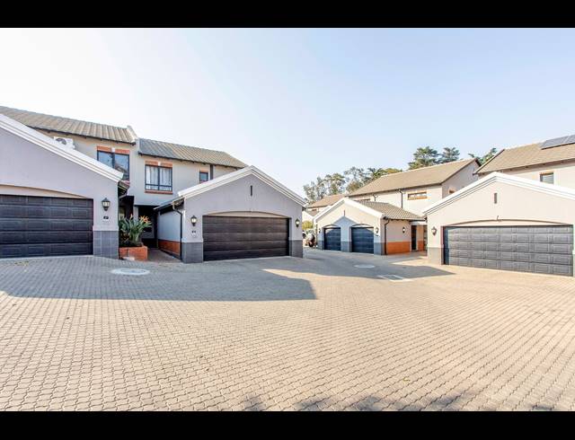 3 BEDROOM TOWNHOUSE FOR SALE IN BRYANSTON